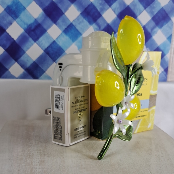 WHITE BARN WALLFLOWERS PLUG SCENT-CONTROL & REFILLS 3-PIECE HOME FRAGRANCE SET - Picture 7 of 12